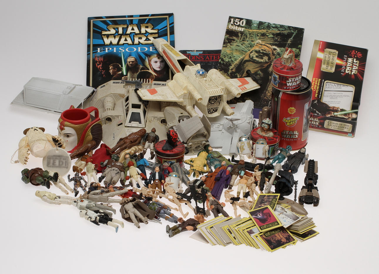STAR WARS figurer, farkoster, tillbehör och schackspel.