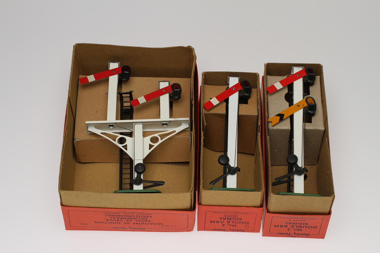 HORNBY skala 0 ENGLAND Signaler 3 stycken i originalkartonger.