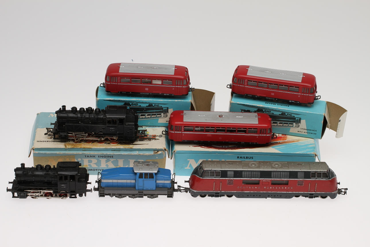 MÄRKLIN skala H0 4 Lok, rälsbuss med släp.