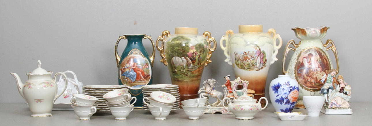 KERAMIKFÖREMÅL, 1900-tal.