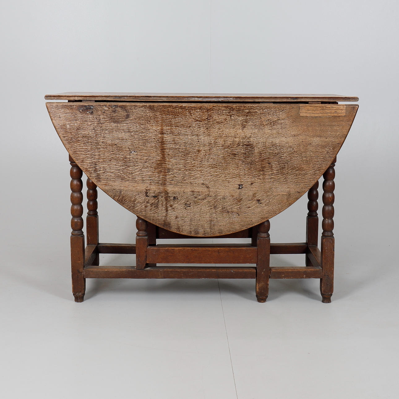 AN OAK DROP LEAF TABLE, LATE 17TH/EARLY 18TH CENTURY.
