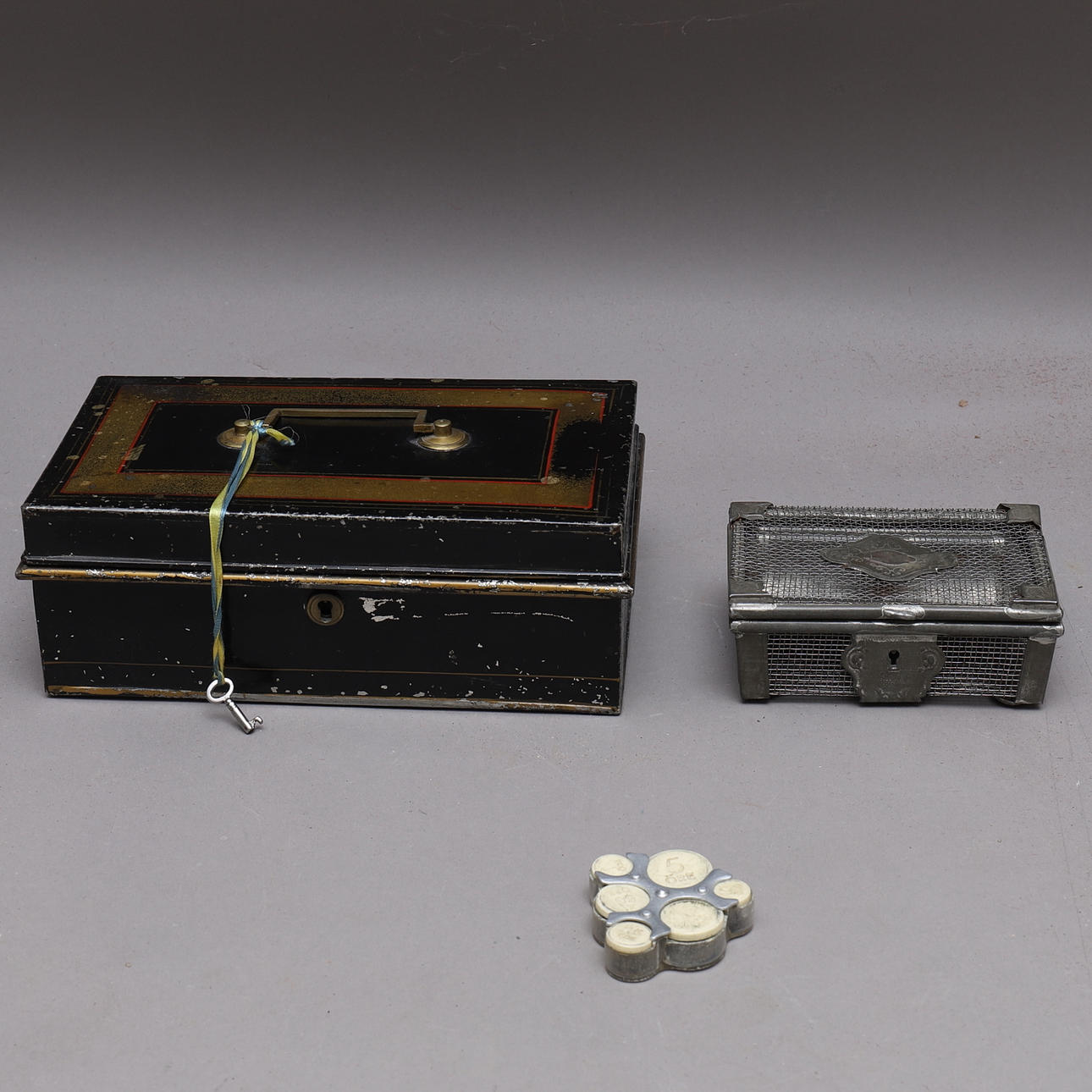 MÜNZENHALTER, 3 Stück, Metall.