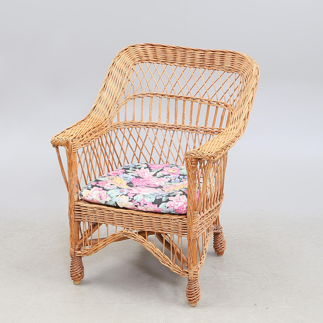 KORGFÅTÖLJ, 1900-tal.