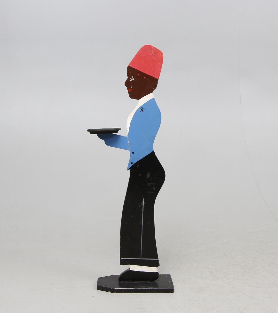 BETJÄNT, bemålat trä, 1900 tal.