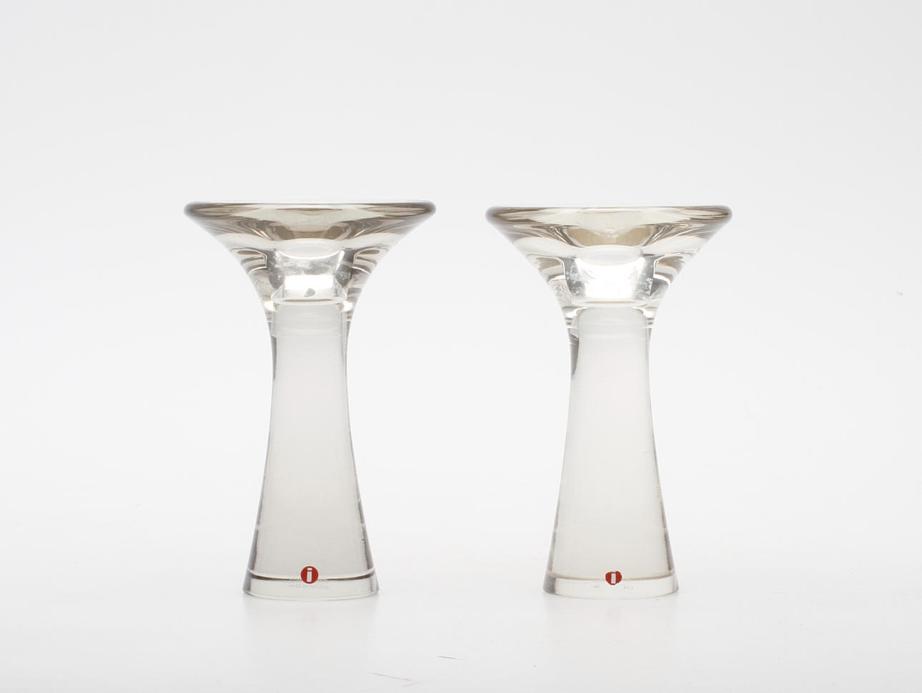 LJUSSTAKAR, ett par, glas, signerade Tapio Wirkkala.