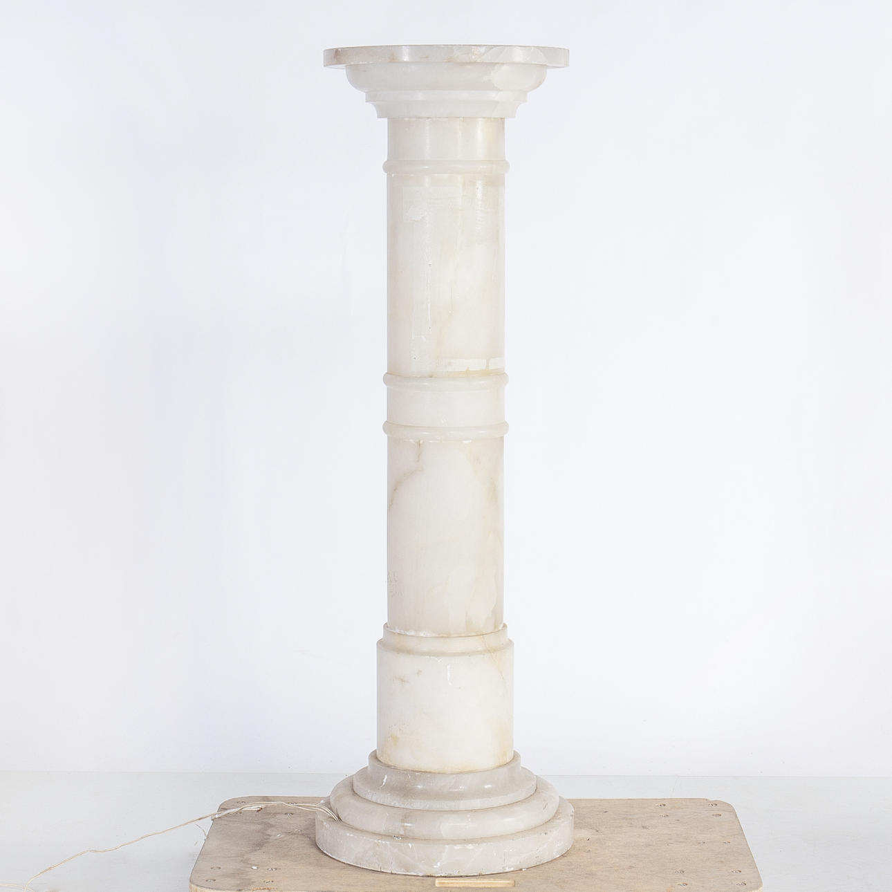 Art Deco-stil søjle i alabast, omkring 1925.
