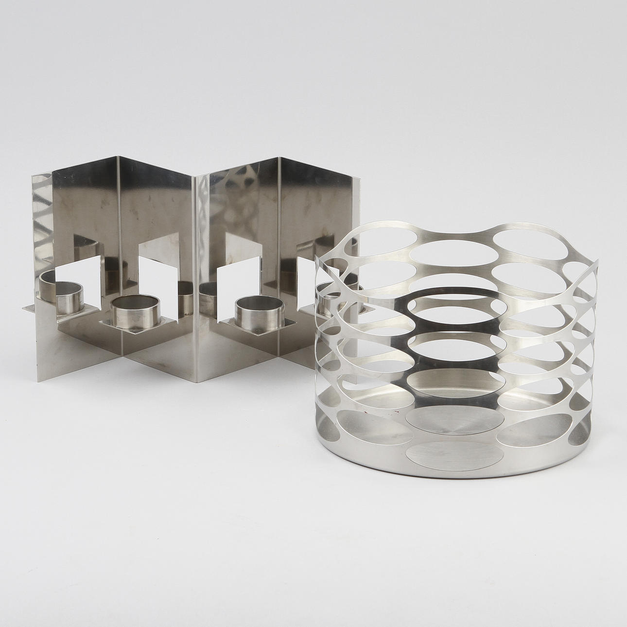 FRUKT/BRÖDKORG samt LJUSSTAKE, bl a Stelton.