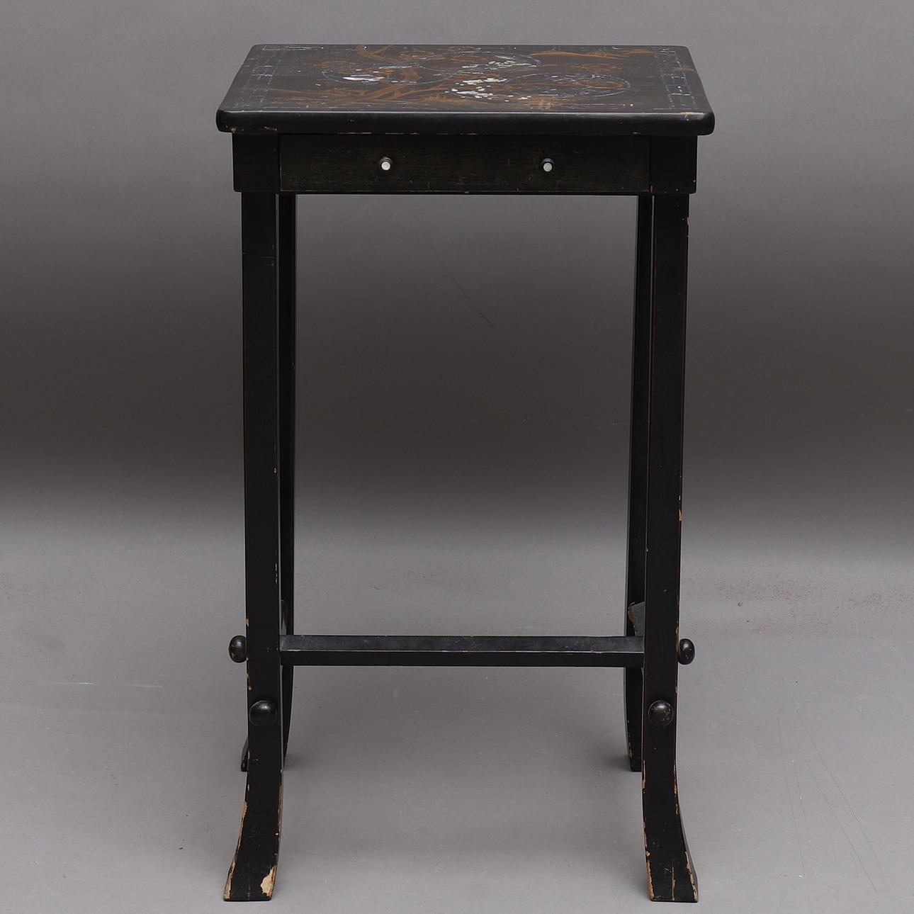 MESITA DE NOCHE, japonesa.