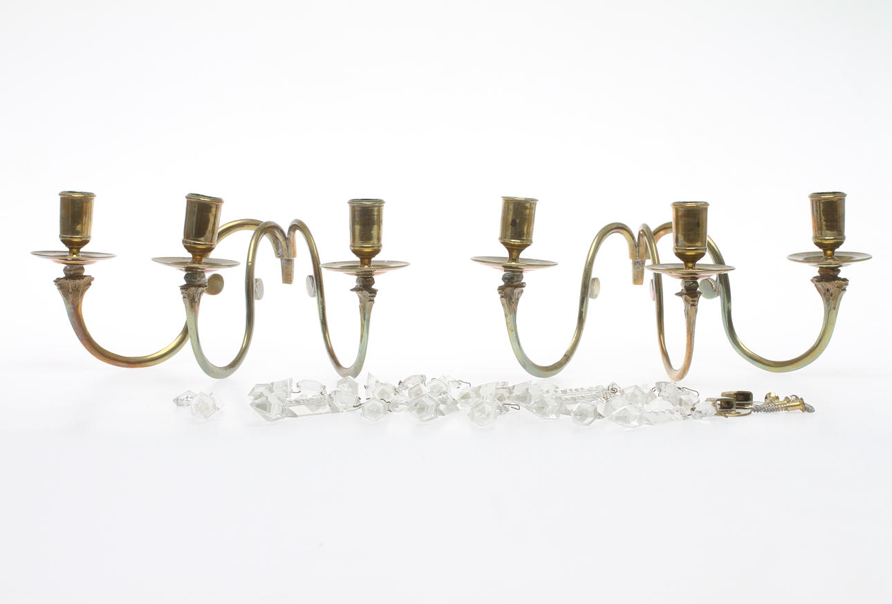 VÄGGKANDELABRAR, för 3 st ljus vardera, mässing, 1900-tal.