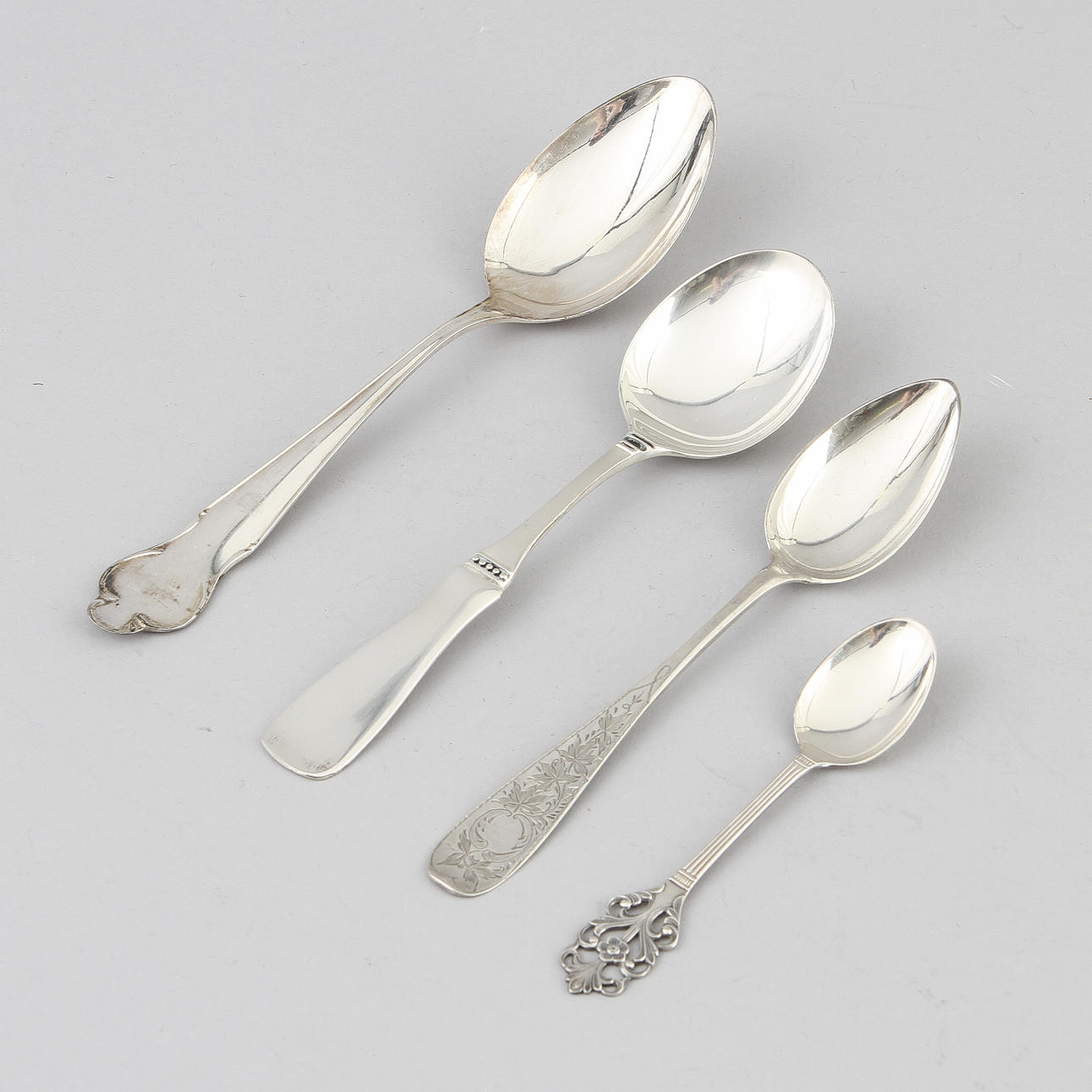 SILVER, 40 delar, ca 700 gram.