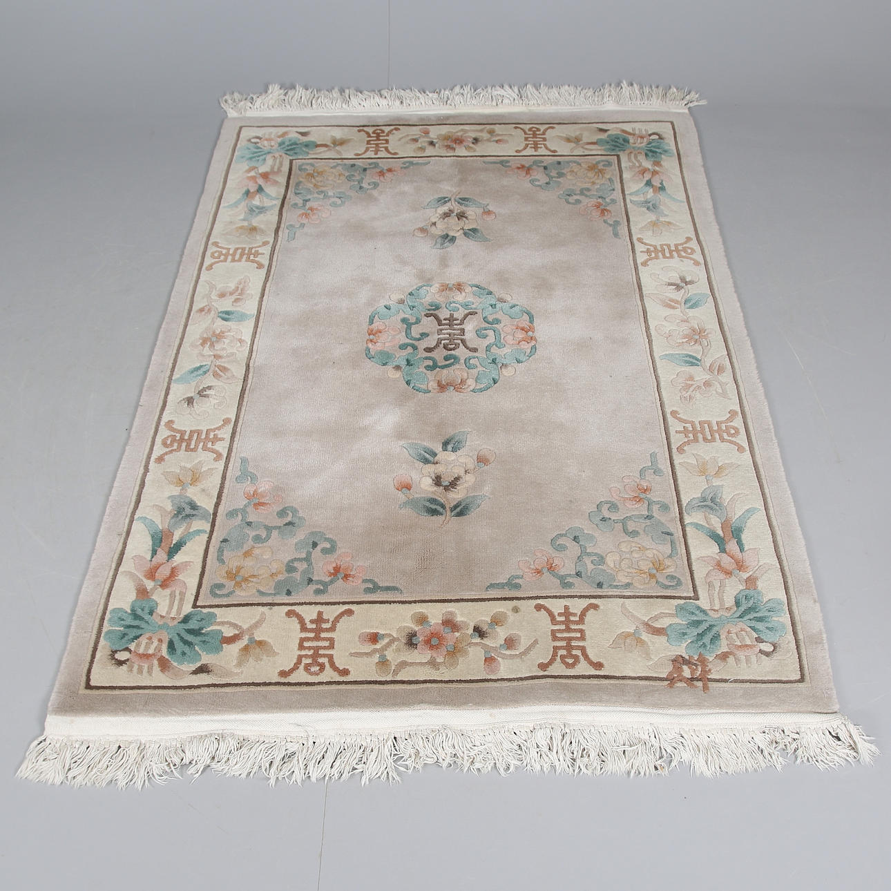 CHINA-TEPPICH, 200 x 140 cm.