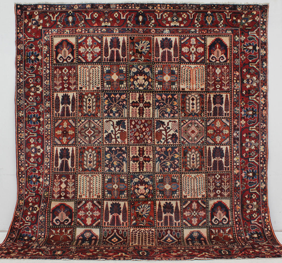 MATTA, Orientalisk, Bakhtiari, 336 x 313 cm.
