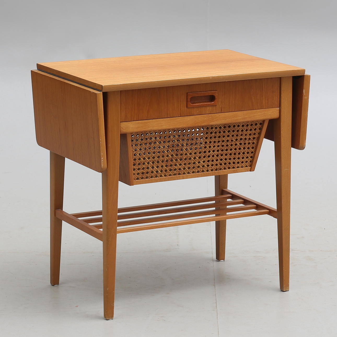 SYBORD, teak, omkring 1900-talets mitt.