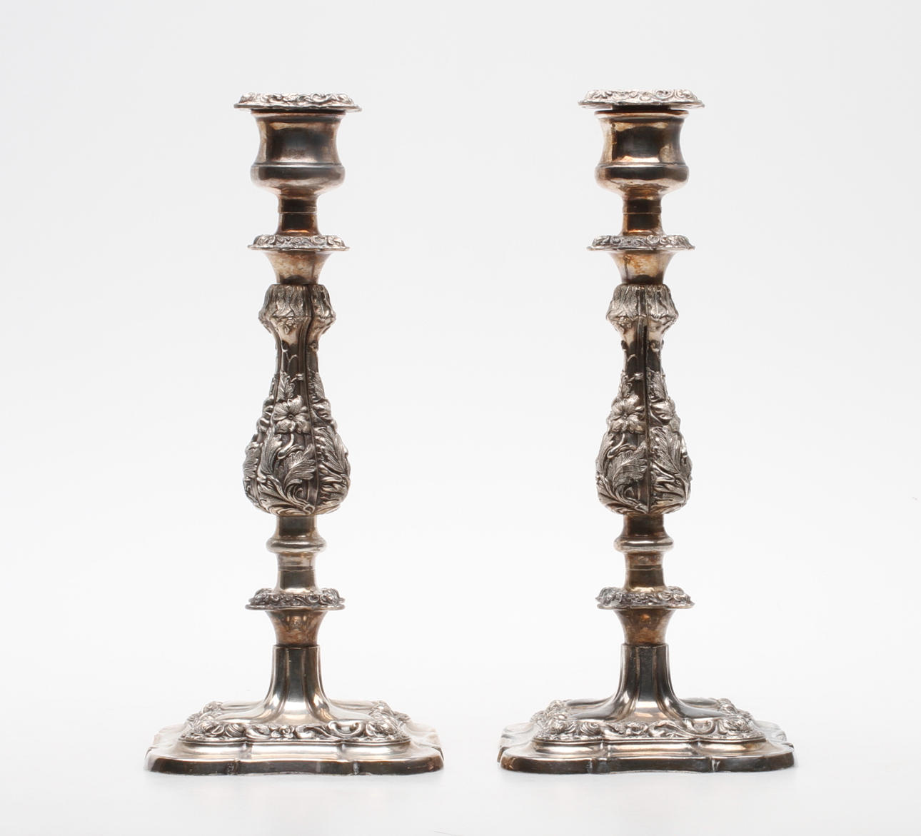 LJUSSTAKAR, ett par, pläter, England.