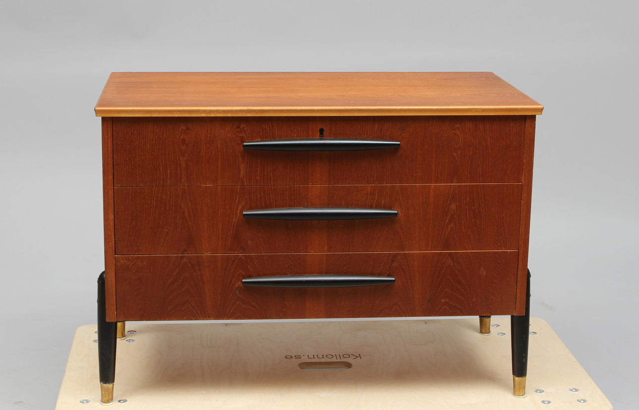 BYRÅ, teak, 1950-tal.