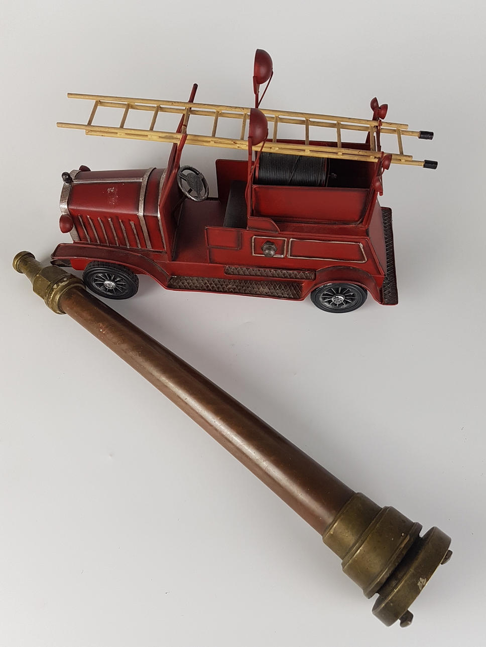 Brandbil, metall, det där. 50 cm.