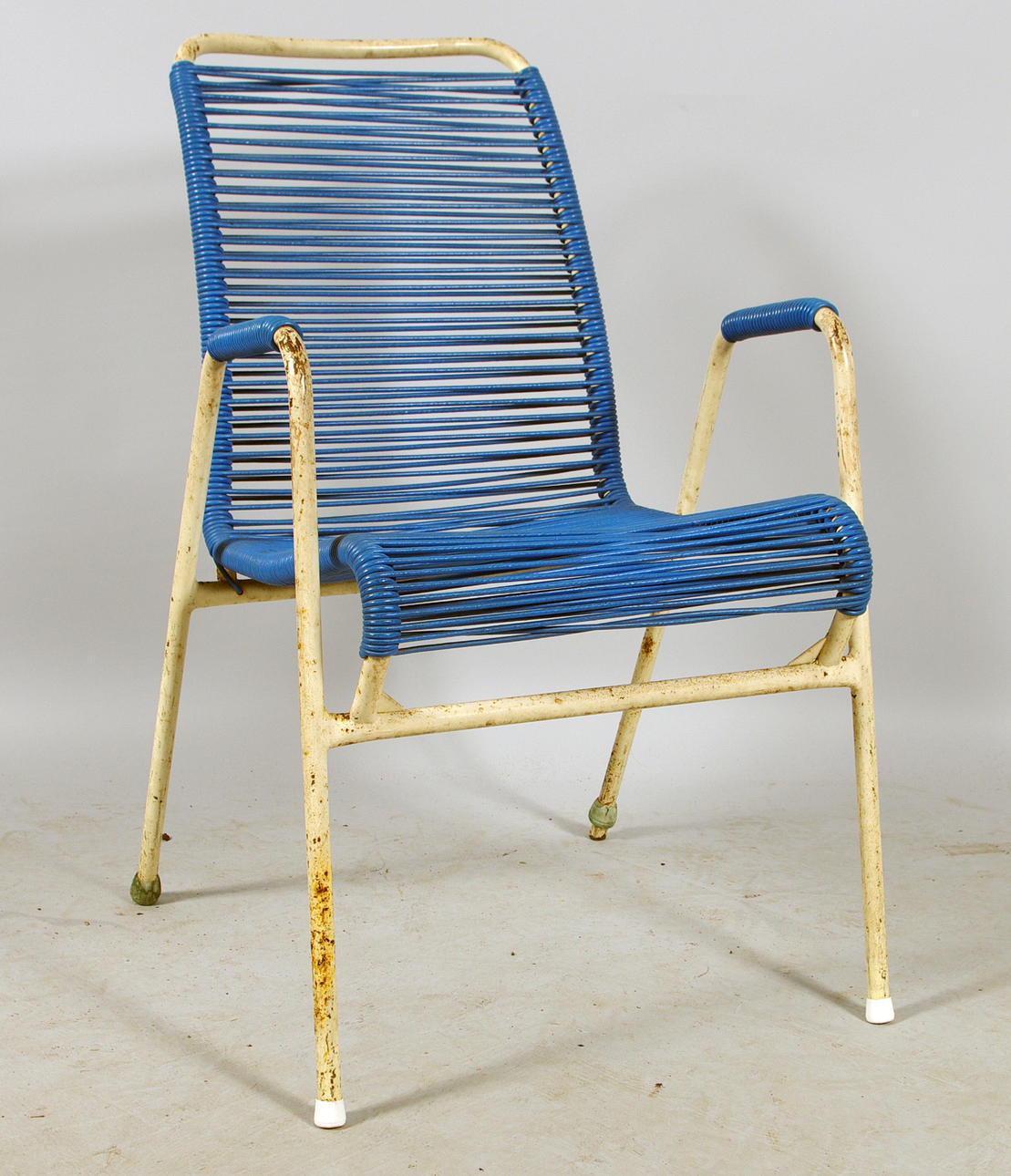 TRÄDGÅRDSSTOL, vitmålad metall med snörklädsel.