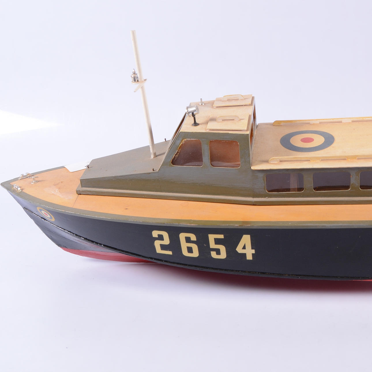 MODELLBÅT, bemålat trä.
