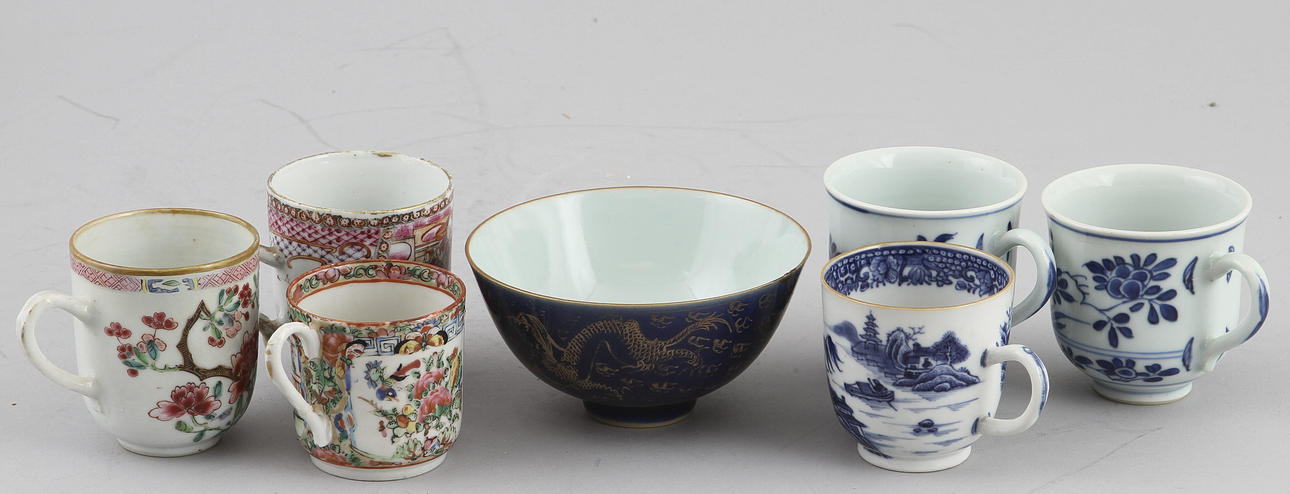 KOPPAR, 6 st samt SKÅL, porslin, Kina, 1700/1800-tal.