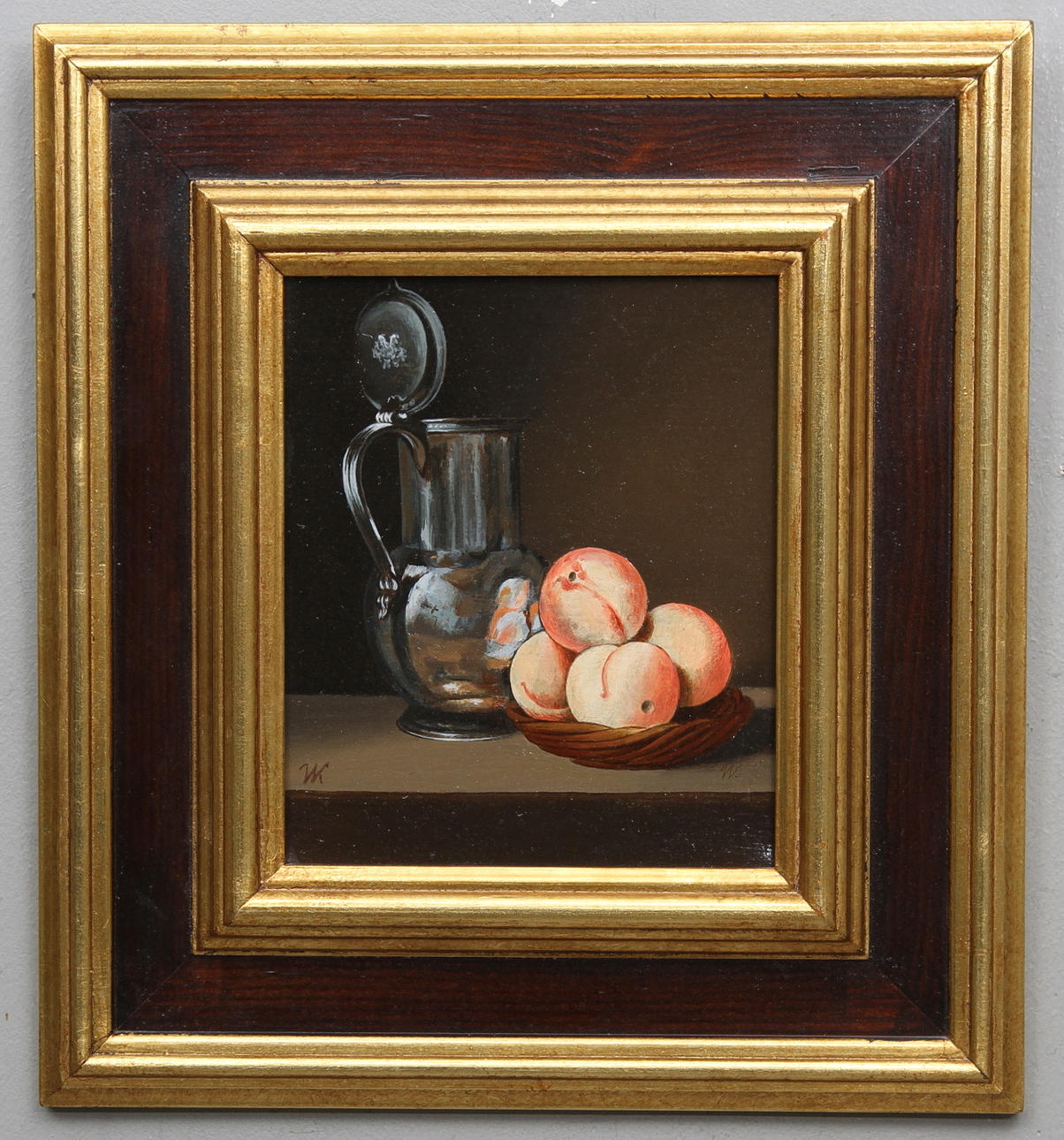MARIA WOLDANSKA. Polen. Stilleben med tennkrus och persikor. Olja på duk. Monogramsignerad.