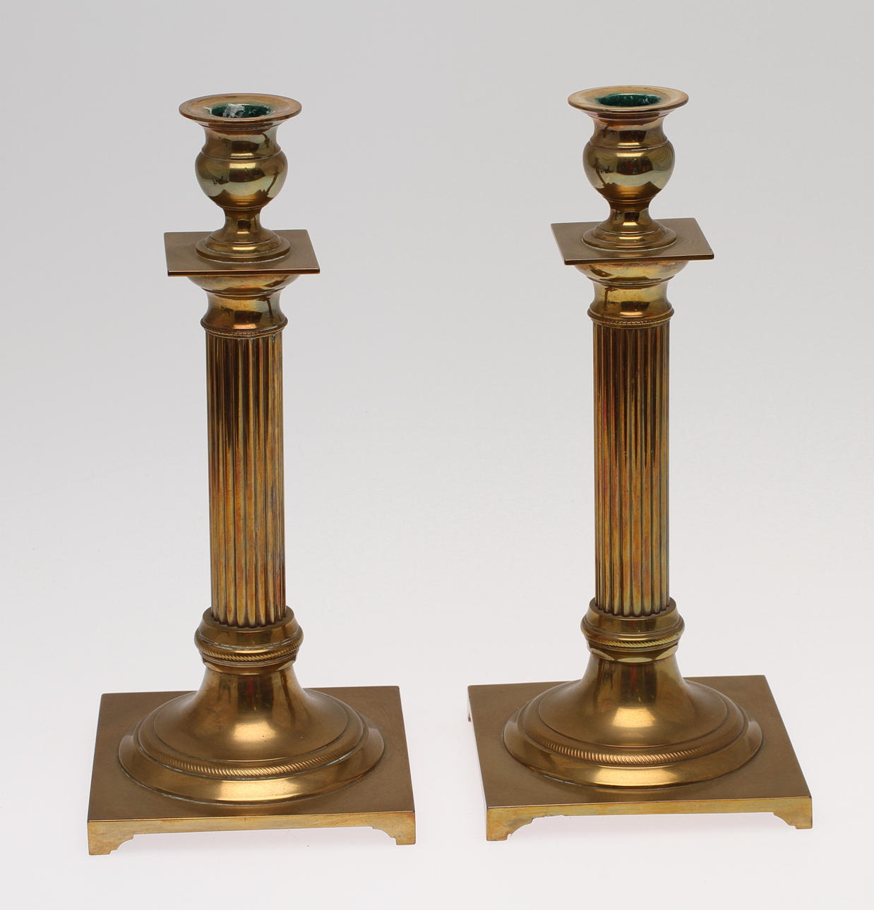 LJUSSTAKAR, 1 par, mässing, Skultuna, 1900-talets början.