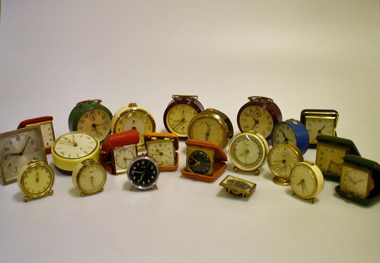 ALARM CLOCKS 22 pcs 1940-50s.