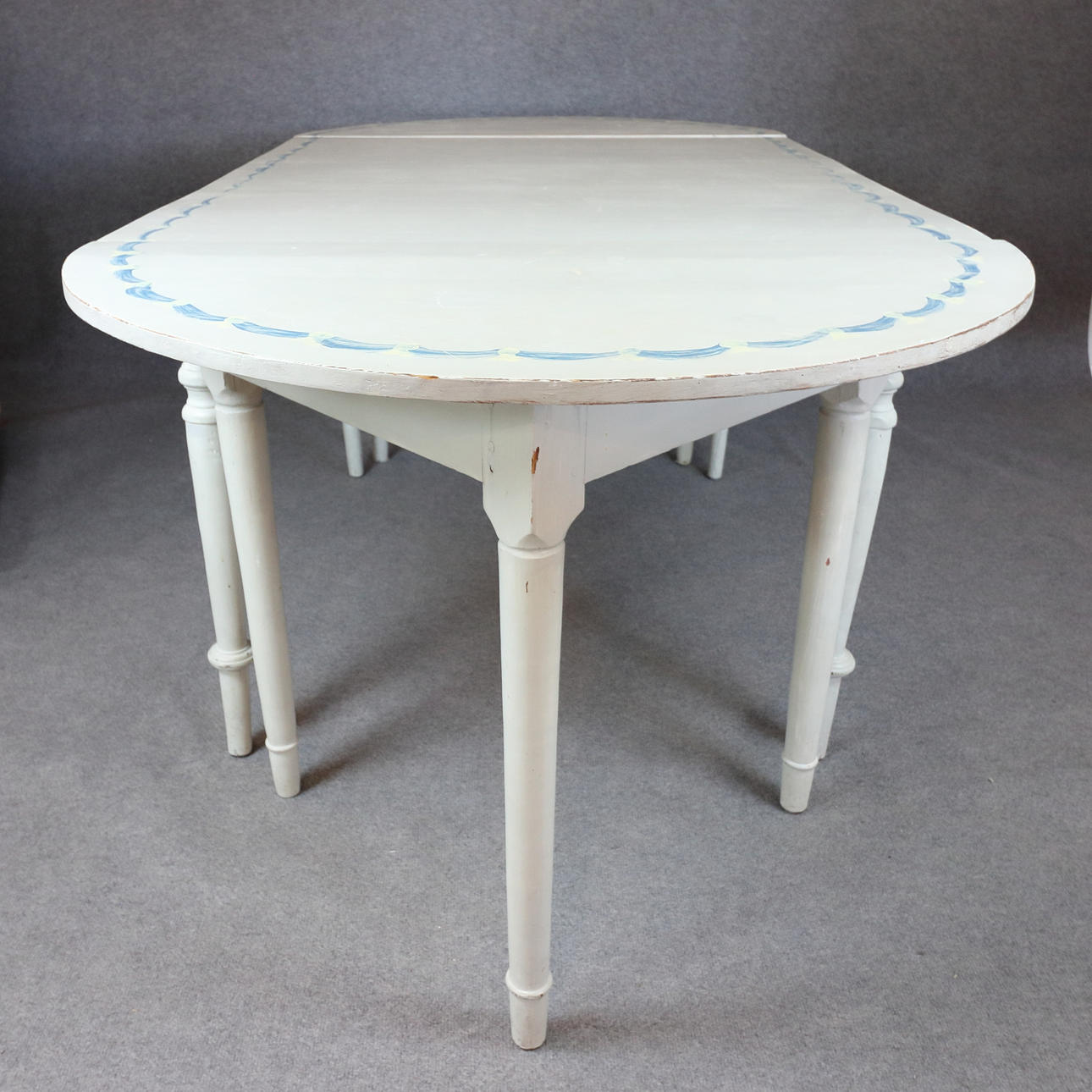 MESA DE COMEDOR, 3 cuerpos independientes, pintada.