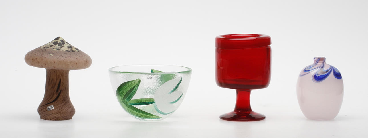 GLASFÖREMÅL, 4 delar, Boda samt Kosta.