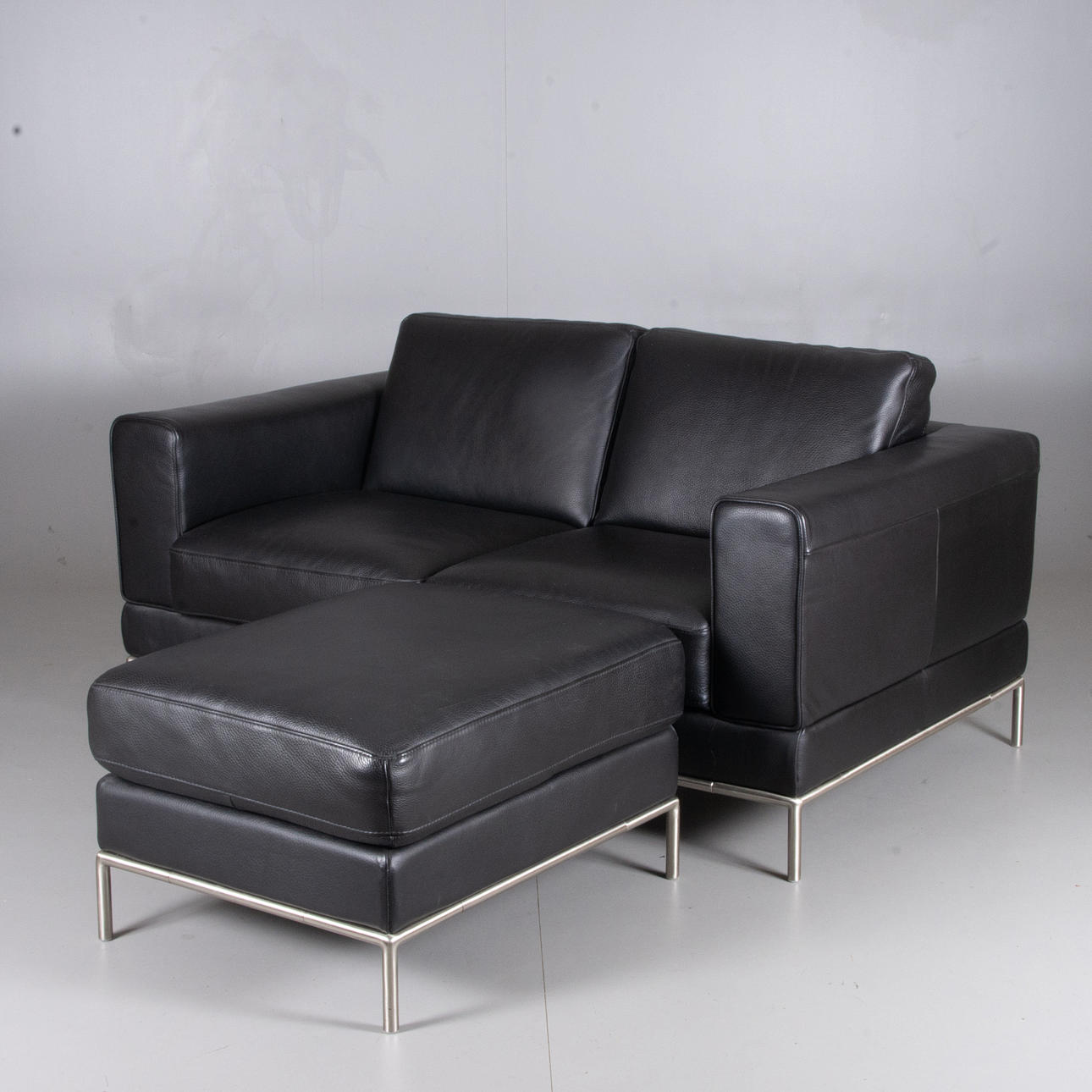 SOFA MIT FUSSSCHEIBE, "Arild", IKEA, schwarzes Leder.