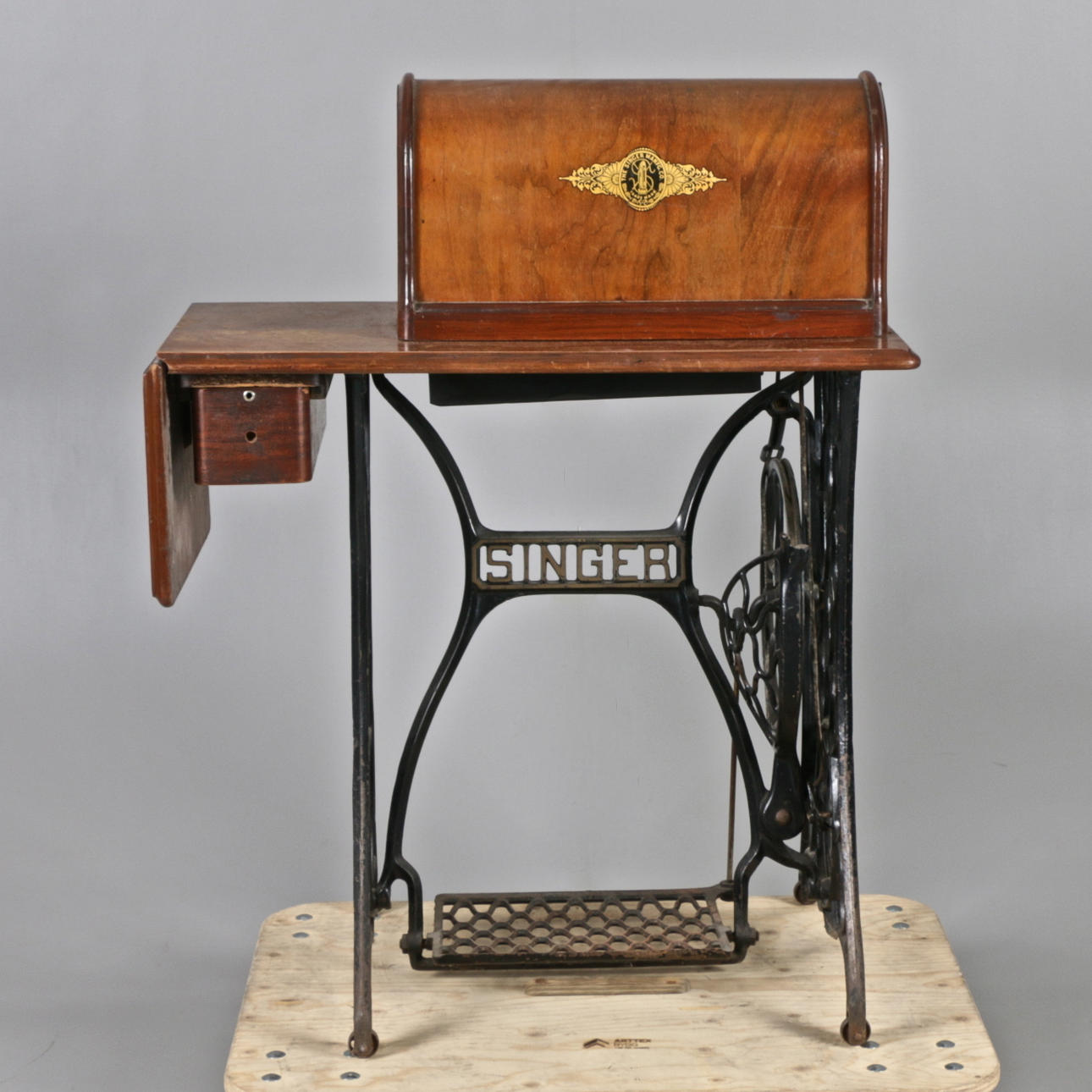 TABLE, and sewing machine, partly cast iron, Singer, 1900s. Furniture ...