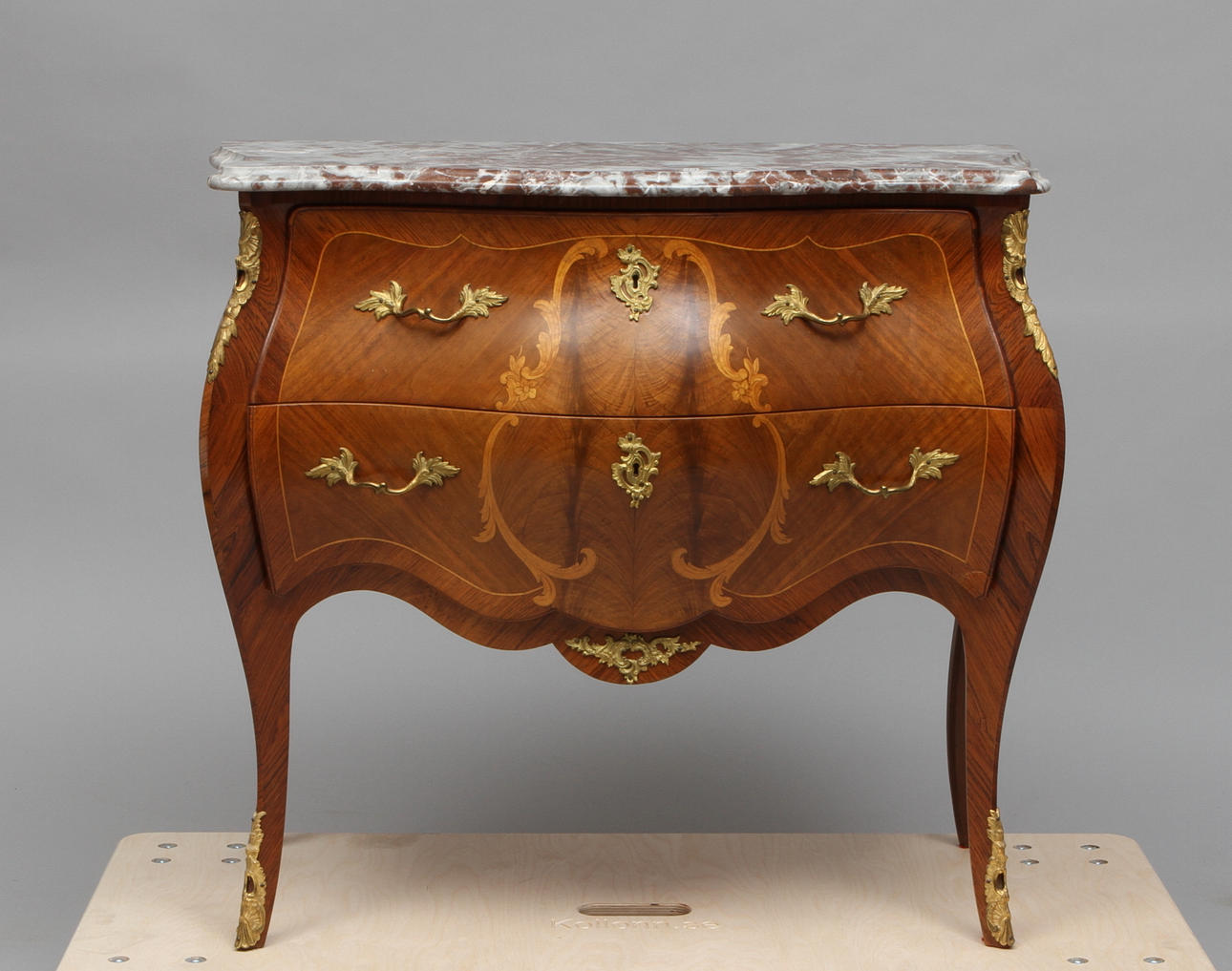 BYRÅ, med stenskiva, nyrokoko, 1900-tal.