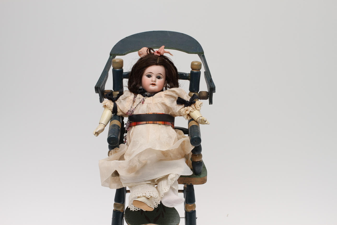 ARMAND MARSEILLE BISKVI FLICKDOCKA "1894 AM4/0D..".