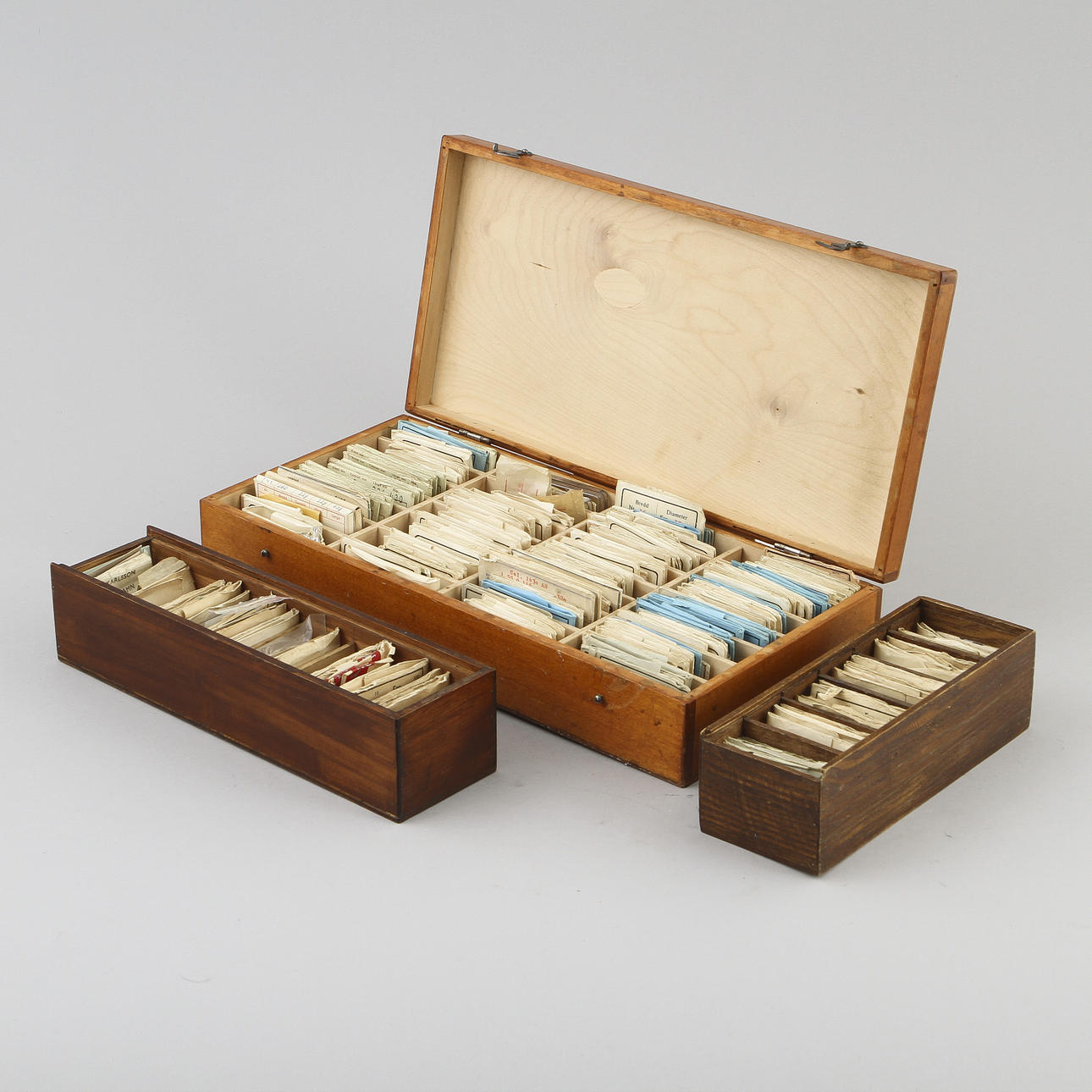 DIVERSE RESERVDELAR från urmakeri, 1940/1950-tal.