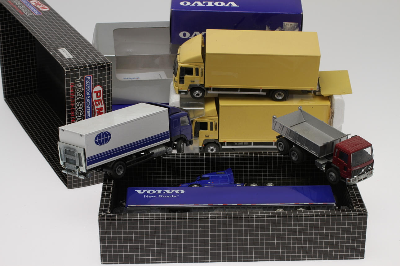 PEM VOLVO truck med trailer CELERO VOLVO 2 stycken skåpbilar, dumper , lastbil.