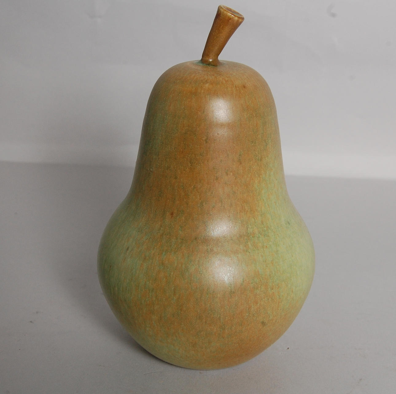 KERAMIK , PÄRON, märkt Bertil Andersson, Höganäs - 79.