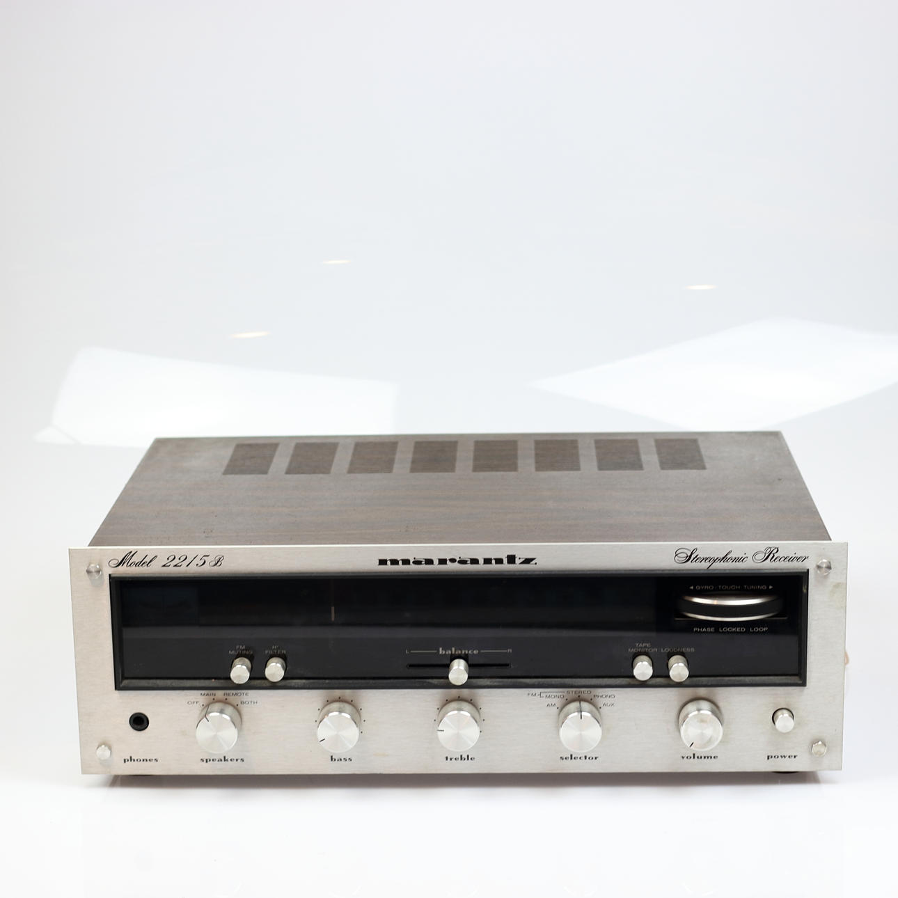 RECEPTOR ESTÉREO, Marantz Modelo 2215B.