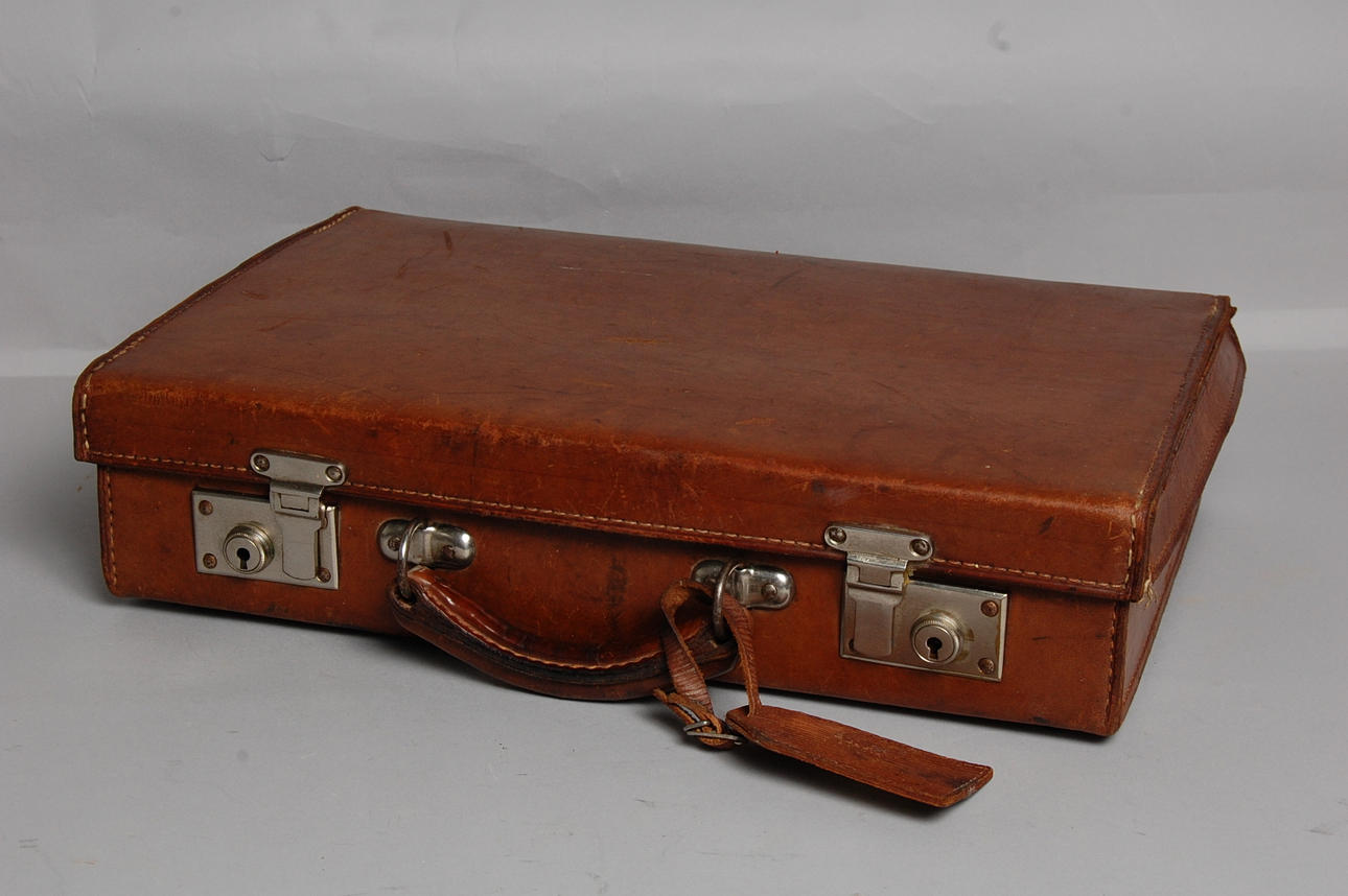 VÄSKA, kalvskinn, 1940-tal.