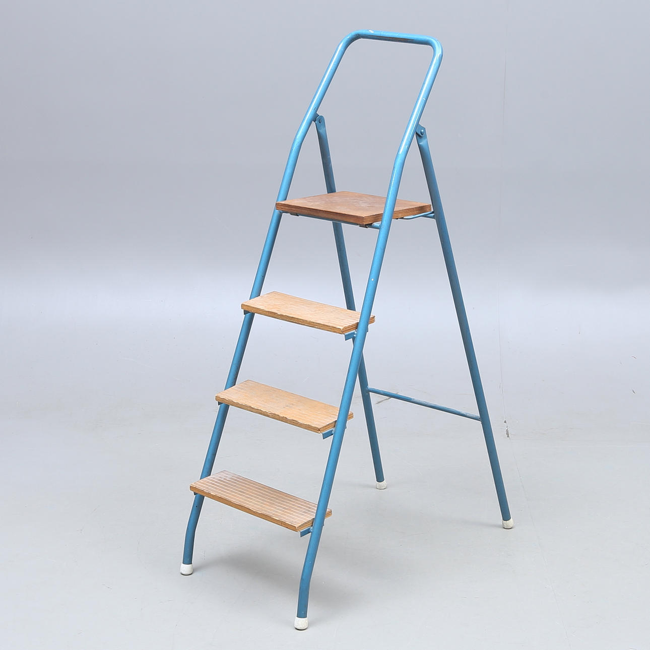 STIGE, stål og træ, 20. århundrede.