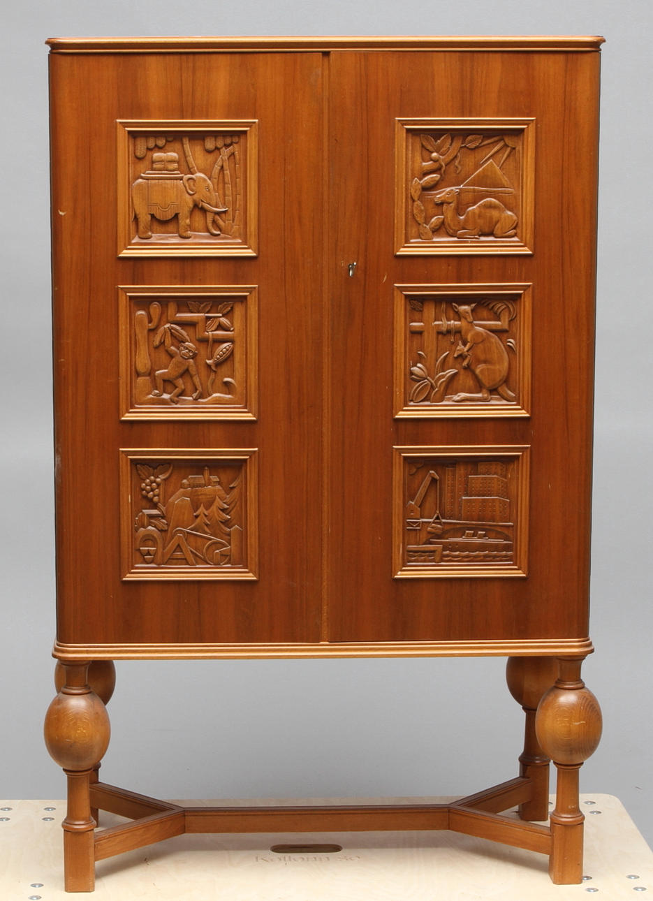 SKÅP, på benställning, funkis, 1900-tal.