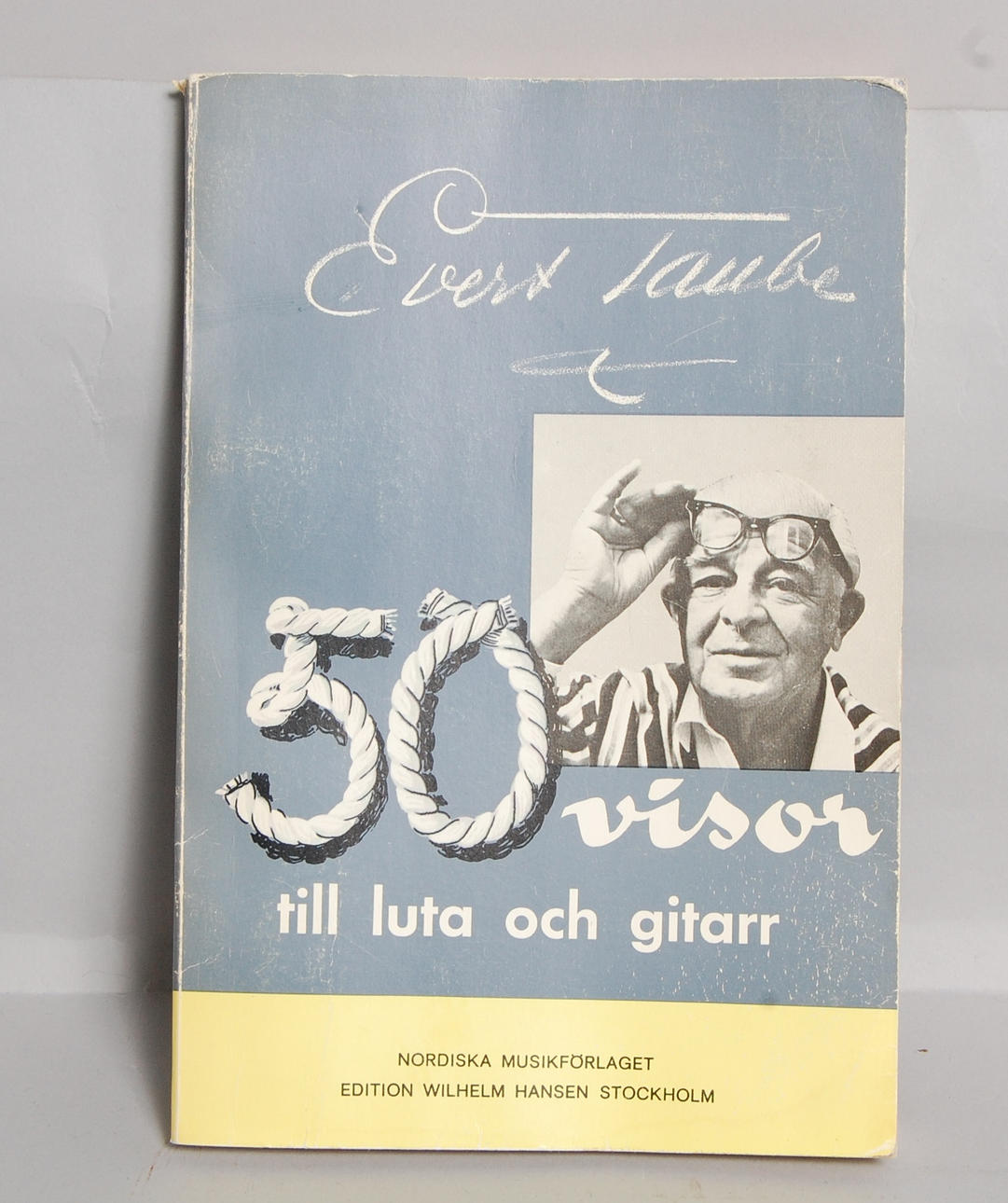 BOK , Evert Taube, " 50 visor, till luta och gitarr ".