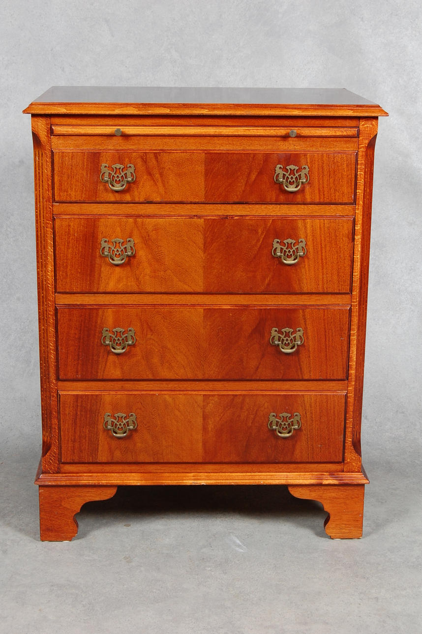 BYRÅ, med skrivklaff, engelsk stil.