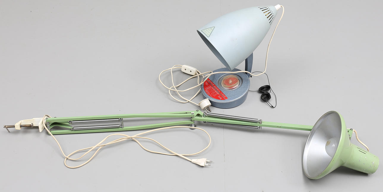 LAMPOR (2), grön Jac Jacobsen Luxo, sollampa Osram/Westerstrand, 1900-talets mitt.