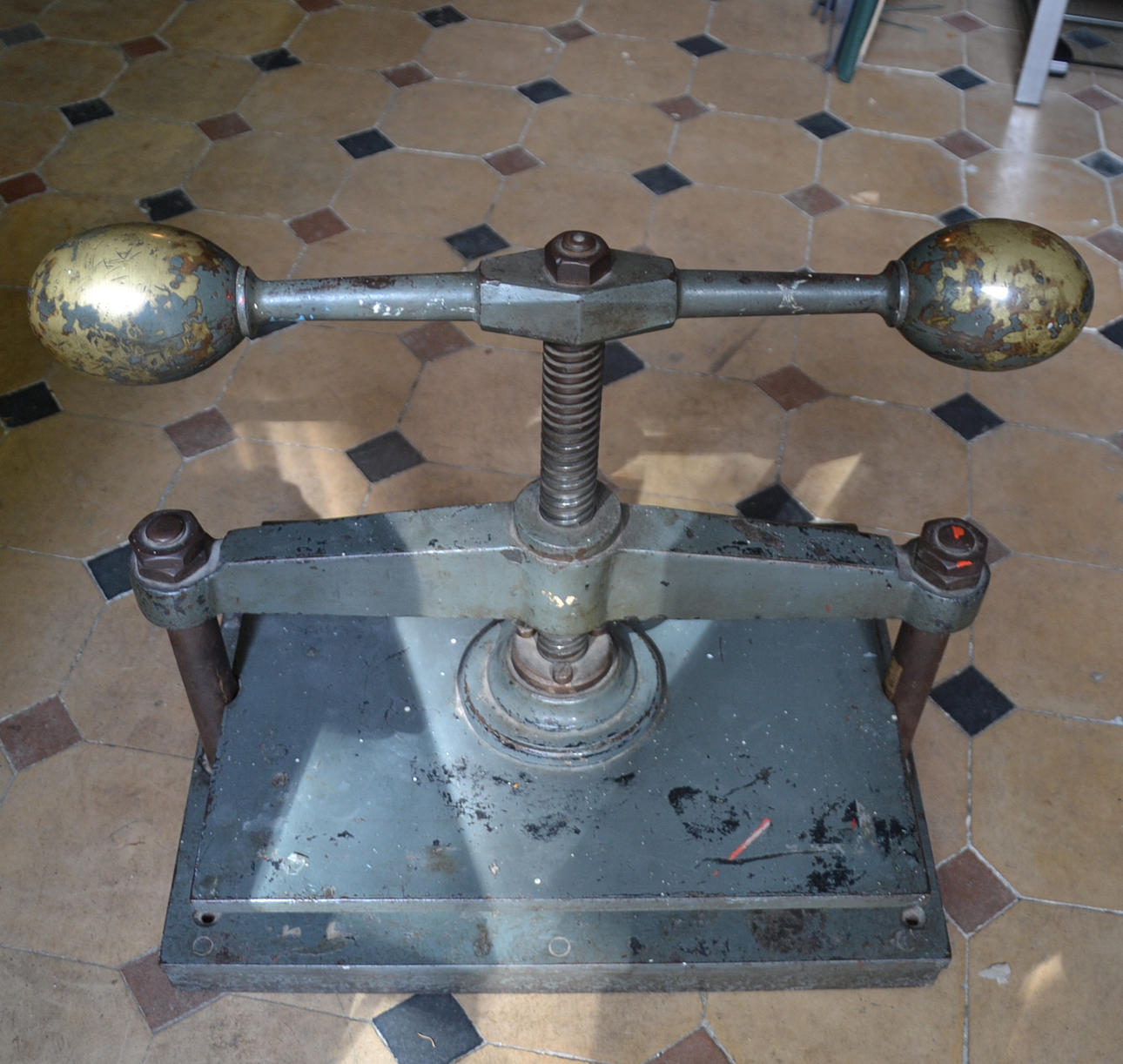 ANTIQUE BOOK PRESS.