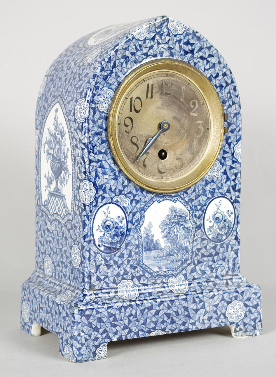 BORDSUR, porslin, troligen England, tidigt 1900-tal.