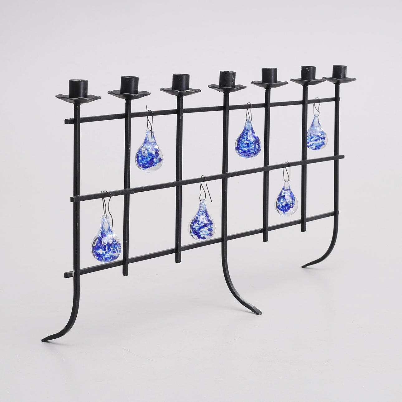 LJUSSTAKE, smide med glaskulor.