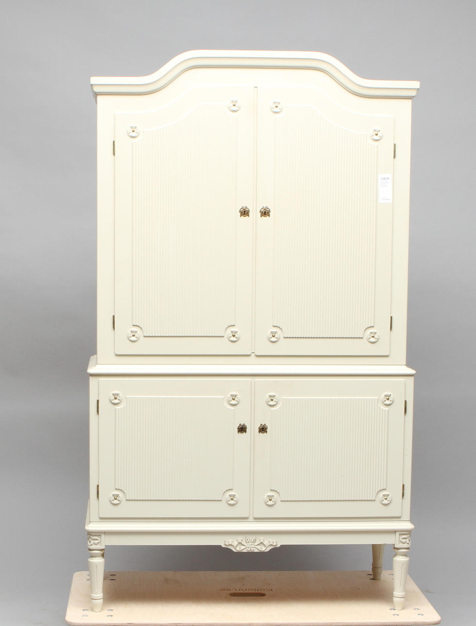 MATSALSSKÅP, gustaviansk stil, 1900-talets senare hälft.