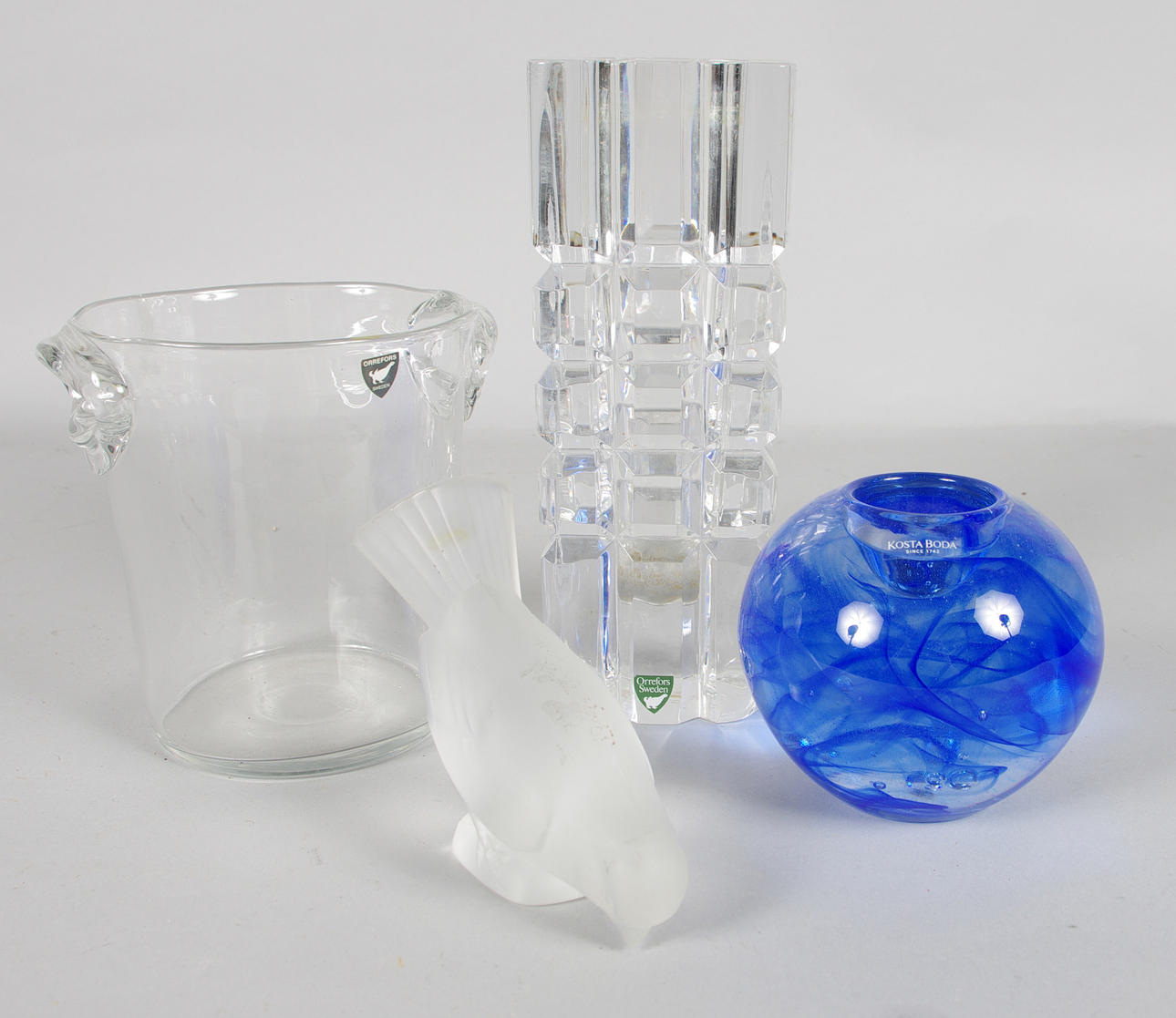 VAS, ISHINK, LJUSLYKTA SAMT FÅGEL, glas.