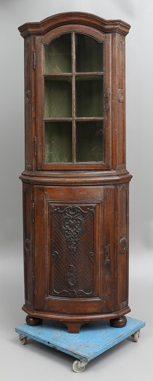 HÖRNSKÅP, 17/1800-tal.