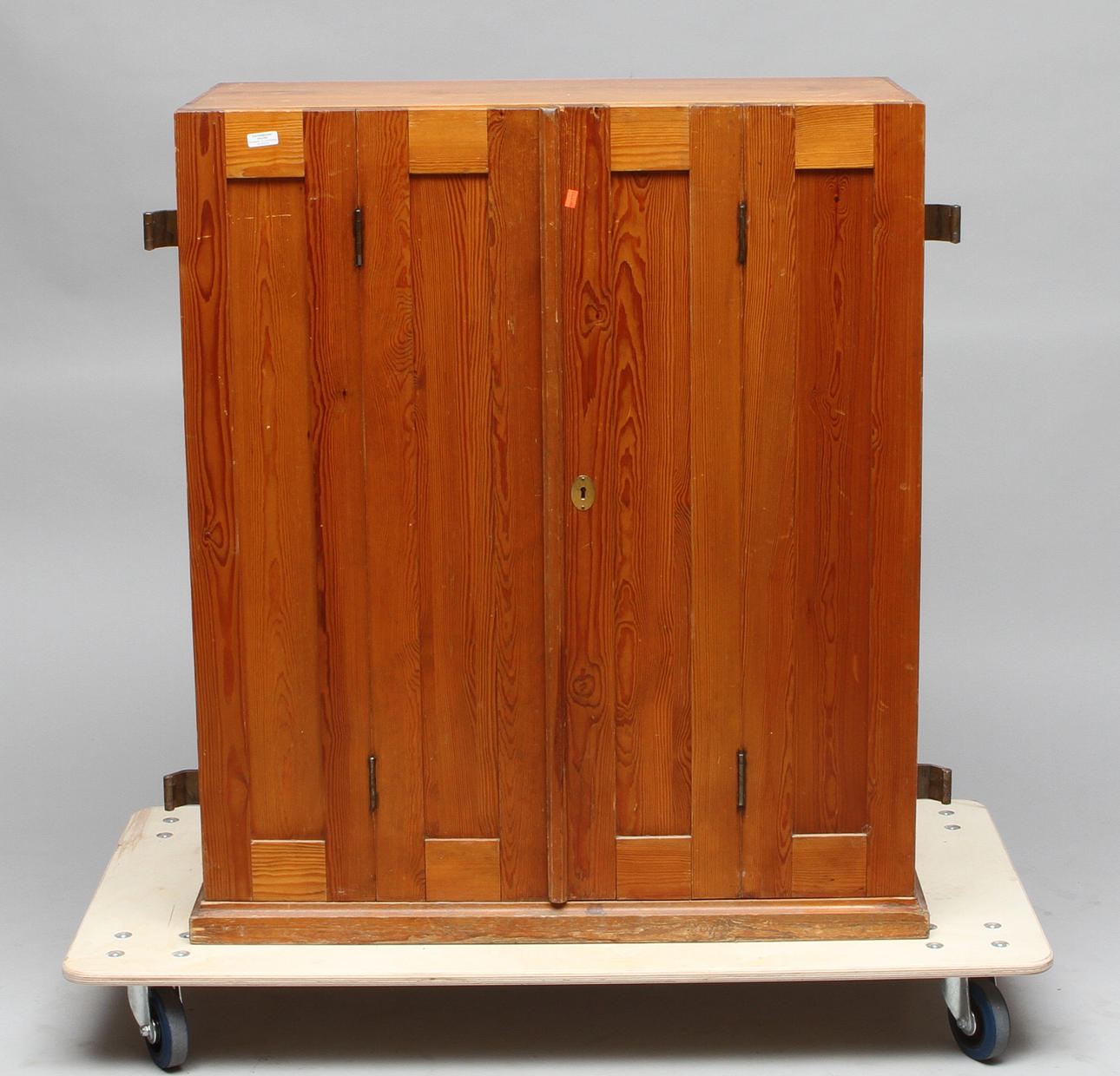 SKÅP, furu, 1900-tal första hälft.