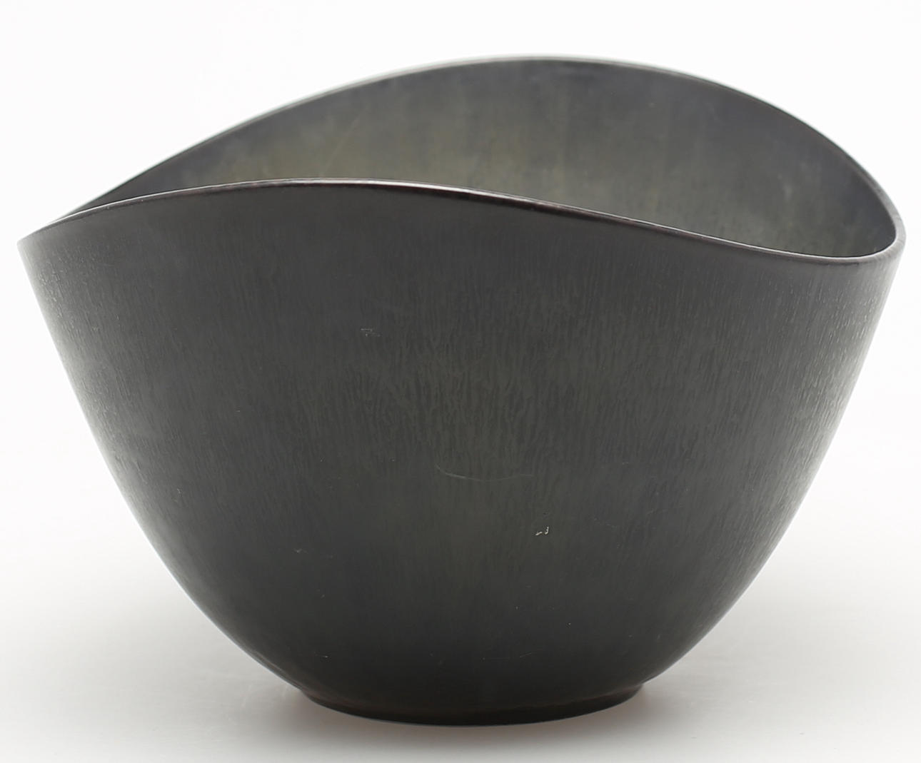 GUNNAR NYLUND. Skål i harpälsglasyr. Rörstrand, Signerad GN AXK.